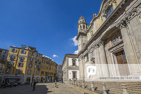 Kirche auf der Piazza Alessandro an einem sonnigen Tag  Mailand  Lombardei  Italien