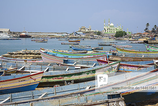 Fishing boats at Vizhinjam beach fish market  near Kovalam  Kerala  India  South Asia