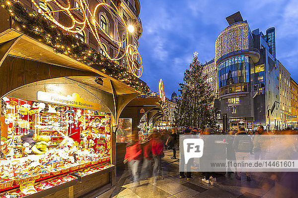 View of Stephanplatz Christmas Market at dusk  Vienna  Austria