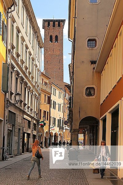 Torre degli Anziani von der Via Marsilio da Padova  Padua  Venetien  Italien