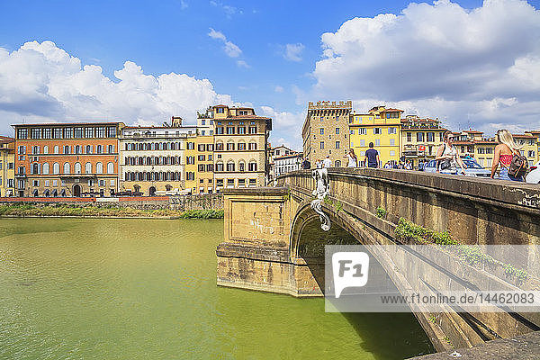 Santa Trinita Bridge spanning the River Arno  Florence  Tuscany  Italy
