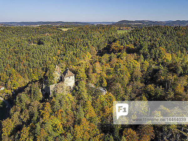 Burg Rabenstein im Ahorntal im Herbst  Fränkische Schweiz  Bayern  Deutschland