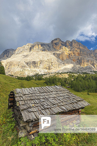 Traditionelle Hütte  La Valle (La Val) (Wengen)  Gadertal  Südtirol  Dolomiten  Italien
