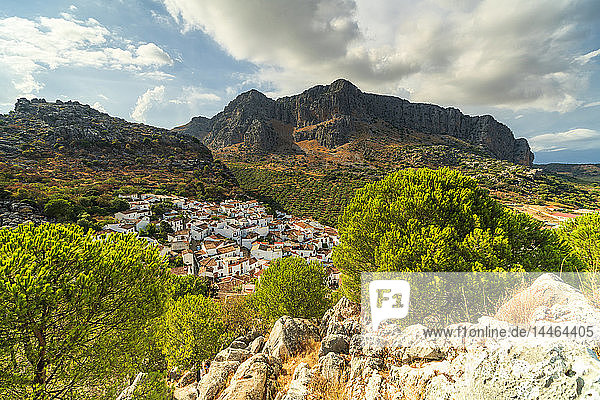Die weiße Stadt Montejaque in den Bergen der Serrania de Ronda  Spanien