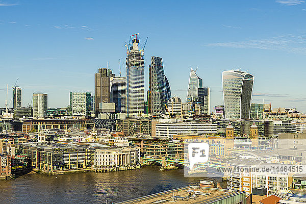 Die Skyline der City of London  London  England  Vereinigtes Königreich