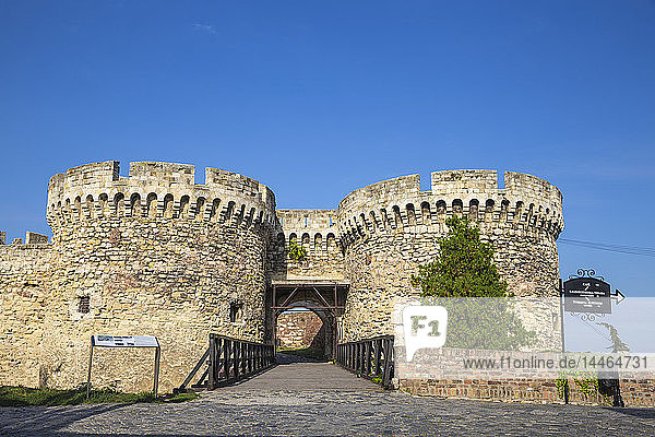 Serbien  Belgrad  Kalemegdan Park  Belgrader Festung  Zinden Tor und Türme