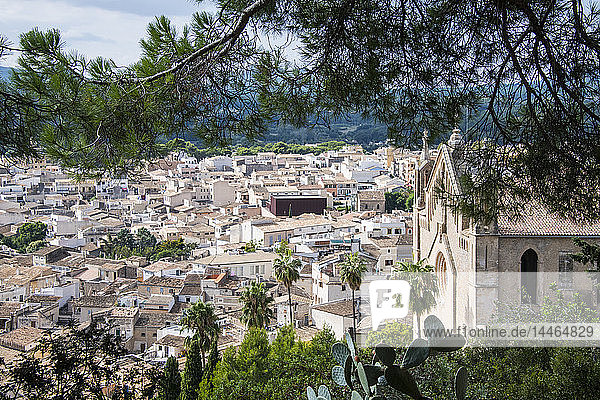 Blick über Arta von der Wallfahrtskirche Sant Salvador  Arta  Mallorca  Balearen  Spanien  Mittelmeer