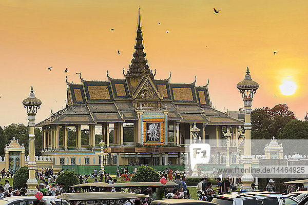 Chan Chhaya Moonlight Pavilion bei Sonnenuntergang  Veranstaltungsort für klassischen Khmer-Tanz  Royal Palace Park  Stadtzentrum  Phnom Penh  Kambodscha  Indochina  Südostasien  Asien