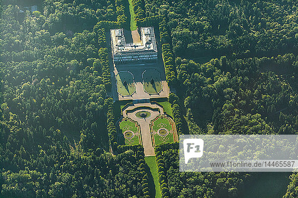 Deutschland  Bayern  Luftaufnahme der Herreninsel  Schloss Herrenchiemsee
