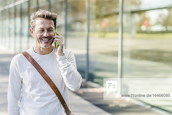 Mature man commuiting in the city  talking on the phone