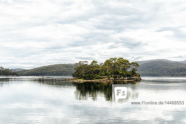 Australien  Tasmanien  Blick auf die Insel der Toten  Port Arthur