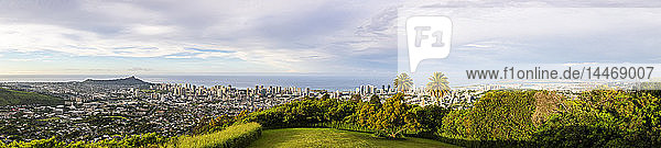 USA  Hawaii Oahu  Puu Ualakaa State Park  Blick vom Tantalus-Ausguck auf Honolulu und Diamantenkopf