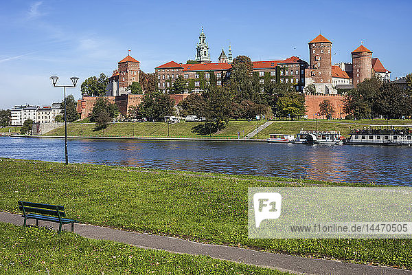 Polen Krakau Schloss Wawel an der Weichsel