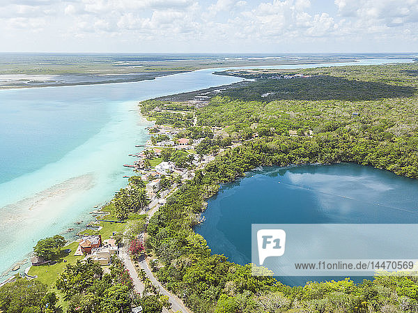 Mexiko  Yucatan  Quintana Roo  Lagune von Bacalar  Drohnenbild