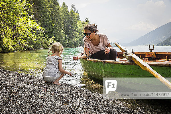 Austria  Carinthia  Weissensee  mother in rowing boat with daughter at the lakeside
