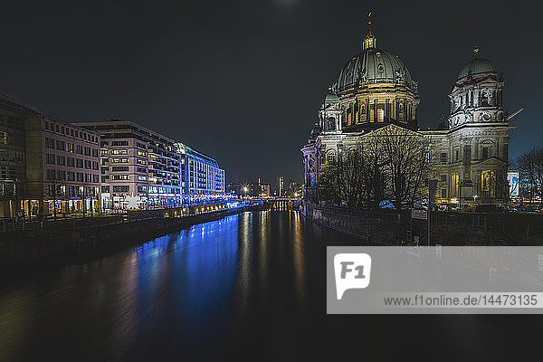 Deutschland  Berlin  Berlin-Mitte  Berliner Dom und Friedrichs-Brücke bei Nacht