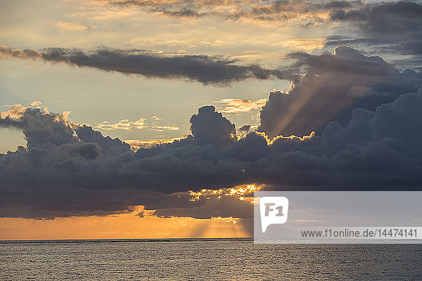Mauritius  Le Morne  Sonnenuntergang über dem Indischen Ozean
