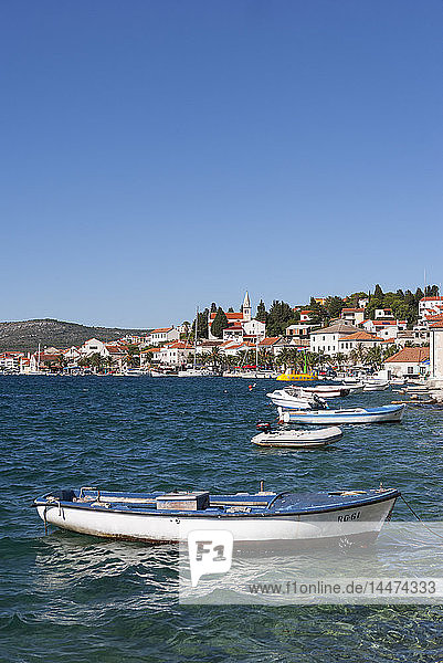 Kroatien  Dalmatien  Rogoznica  Adria  Hafen mit Fischerbooten