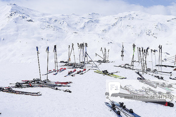 Frankreich Französische Alpen Les Menuires Trois Vallees Skiausrüstung