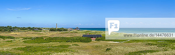 Dänemark Jütland Skagen Grenen Dünenlandschaft mit grauem Leuchtturm