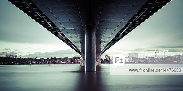 Deutschland Düsseldorf Oberkasselbrücke