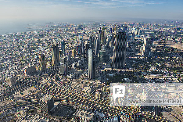 Vereinigte Arabische Emirate  Dubai  Hochhaus in Down Town Dubai