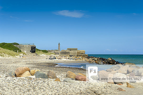Dänemark Jütland Skagen Grenen Strand mit grauem Leuchtturm