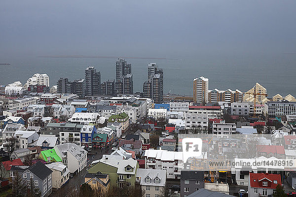 Island  Reykjavik  Blick auf die Stadt von der Hallgrimskirkja