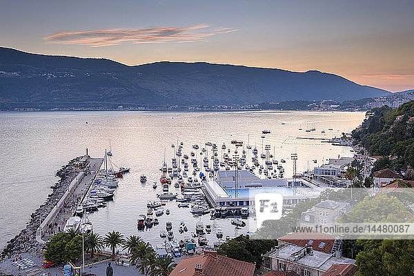 Montenegro  Bucht von Kotor  Herceg Novi  Hafen an der Adriaküste