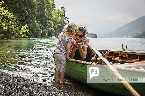 Austria  Carinthia  Weissensee  mother in rowing boat with daughter at the lakeside