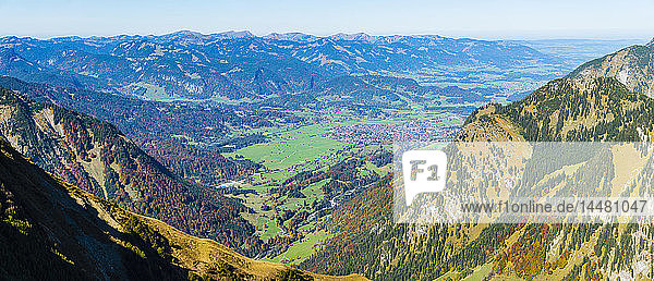 Deutschland  Bayern  Allgäu  Allgäuer Alpen  Panoramablick vom Kegelkopf bis Oberstdorf