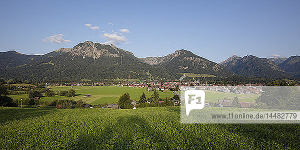 Deutschland  Bayern  Schwaben  Allgäuer Alpen  Panoramablick auf Oberstdorf