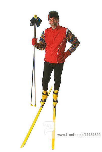 Mann mit Skilanglaufausrüstung
