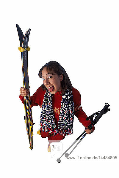 Einheimische Frau mit Skilanglaufausrüstung