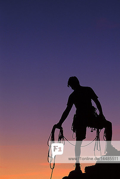 Silhouette eines Bergsteigers mit Seil Vantage WA scenic