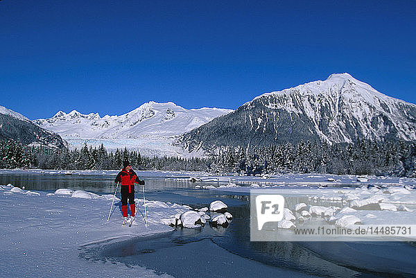 Mann Skilanglauf Mendenhall Lake SE Winter