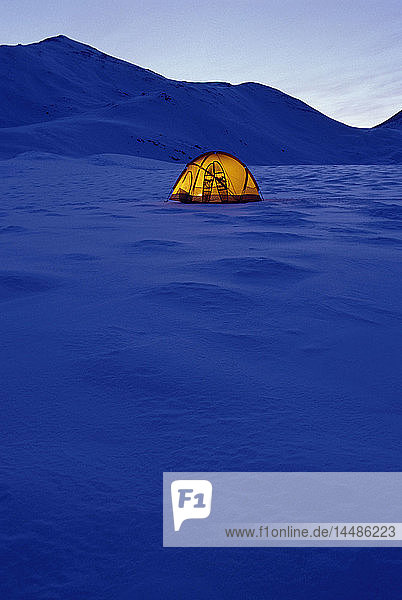 Wintercamping im beleuchteten Zelt Portage Lake SC AK