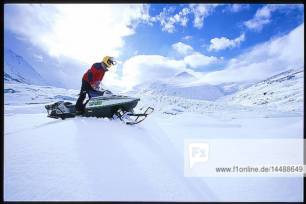 Schneemobil Spencer Glacier Kenai Peninsula Alaska Winterlandschaft
