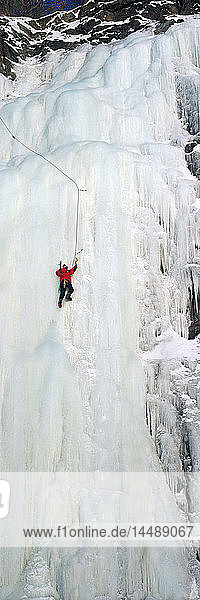 Person Ice Climbing Seward Hwy Southcentral AK Winterlandschaft