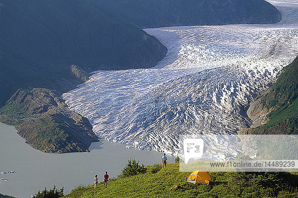 Camping oberhalb des Mendenhall Gletschers & Lake Juneau Alaska Südost Wandern Familie Erwachsene