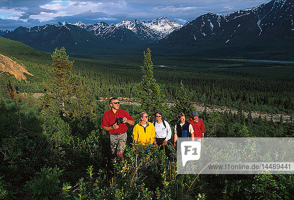Gruppenwanderungen in der Nähe der Wood River Denali Wilderness Lodge
