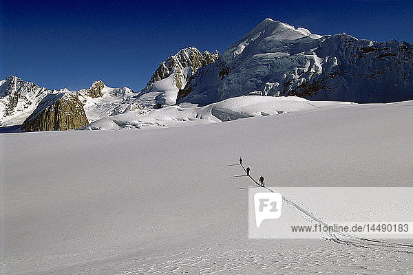 Skilangläufer Ruth Glacier Alaska Range Int AK Winter