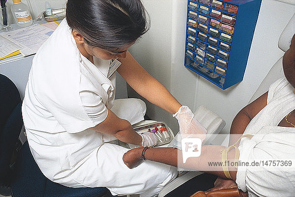 STUDENT NURSE DISPENSING CARE