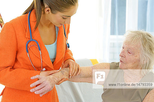ELDERLY PERSON WITH HEMATOMA