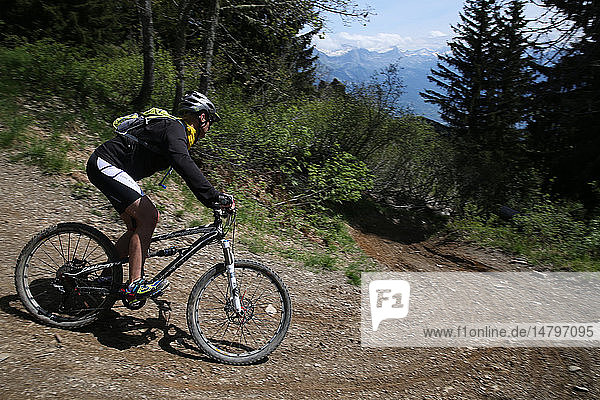 Dre Dans le l´Darbon : mountain bike race in the french Alps.
