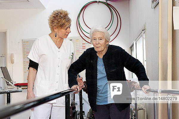 ELDERLY P. IN PHYSICAL THERAPY