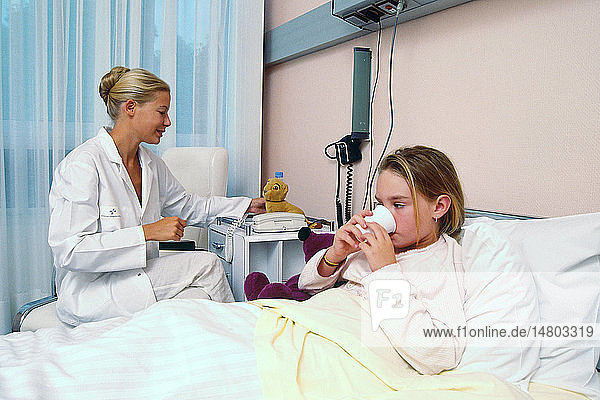 CHILD HOSPITAL PATIENT W. NURSE