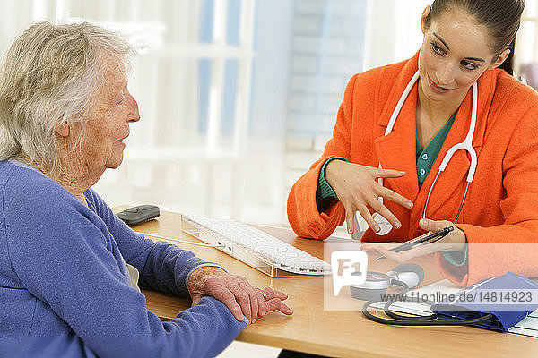 ELDERLY P. CONSULTING  DIALOGUE