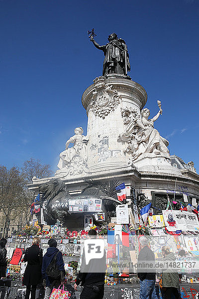 Place de la Republique. Statue der Republik. Paris.