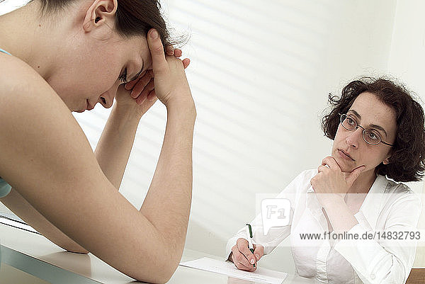 WOMAN IN CONSULTATION